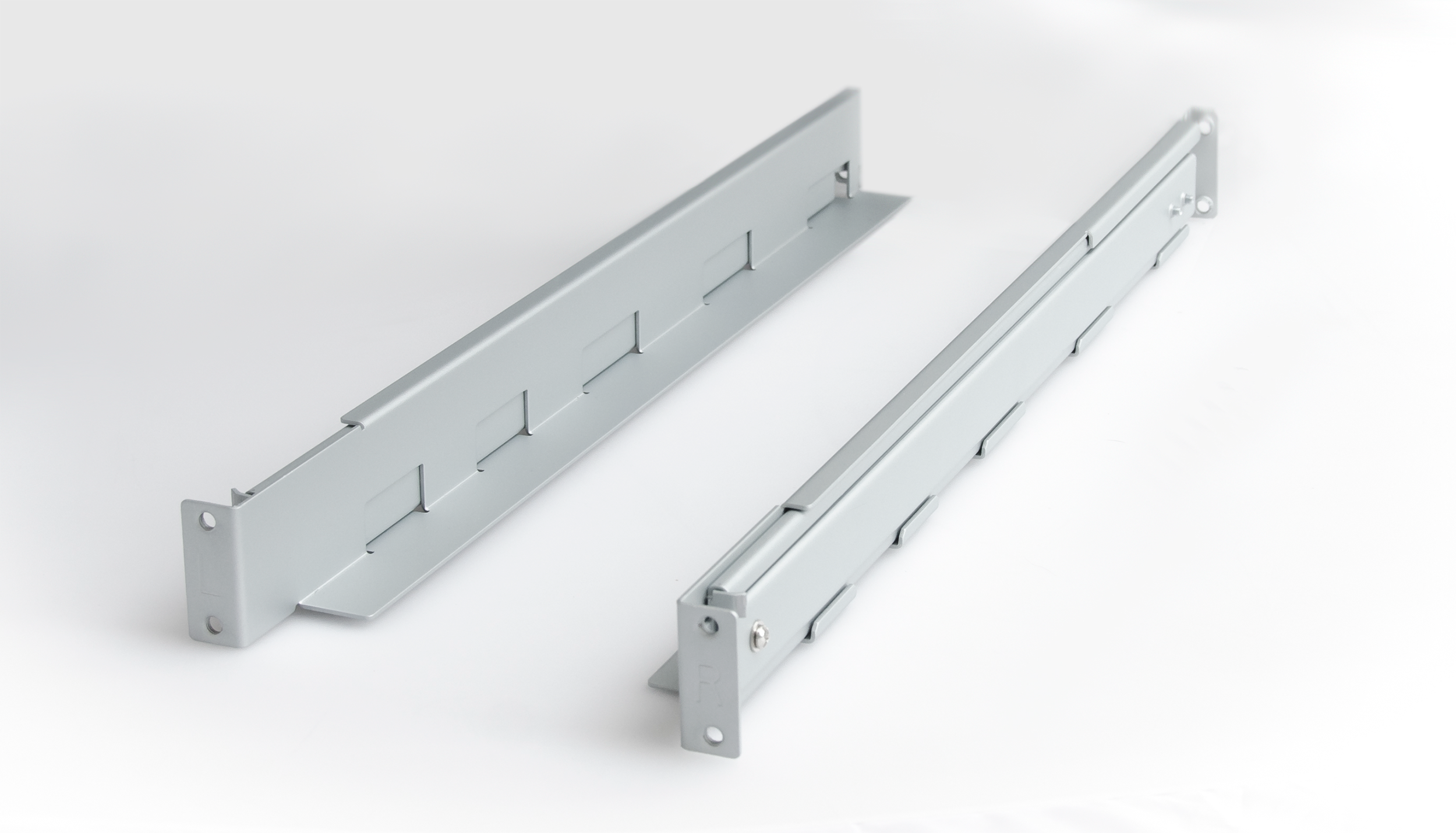 Rackmount Kit (rechts und links), für One RT 1-3 kVA - 19"
